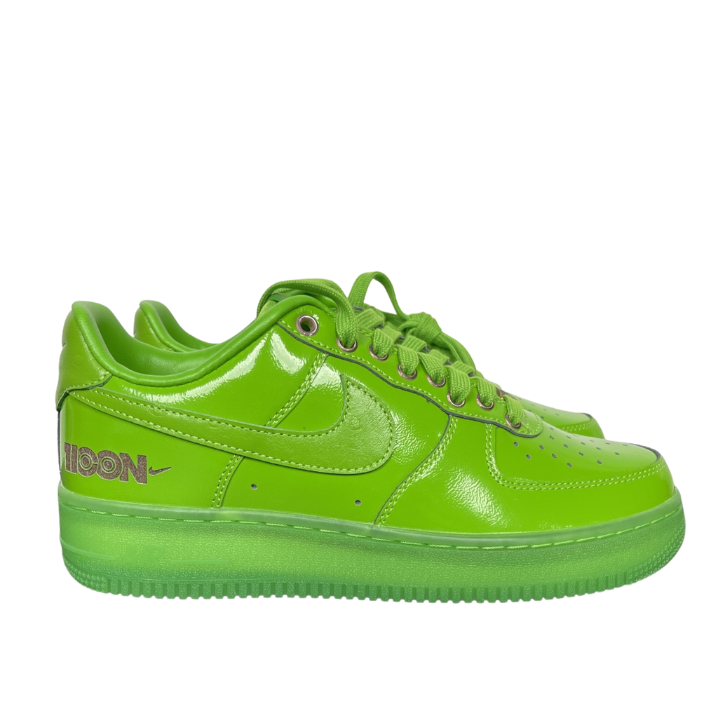 Shop Nike Air Force 1 '07 LX IV6822-399 Green Apple with glossy leather, textured Swoosh, Nike Air cushioning and classic AF1 styling.