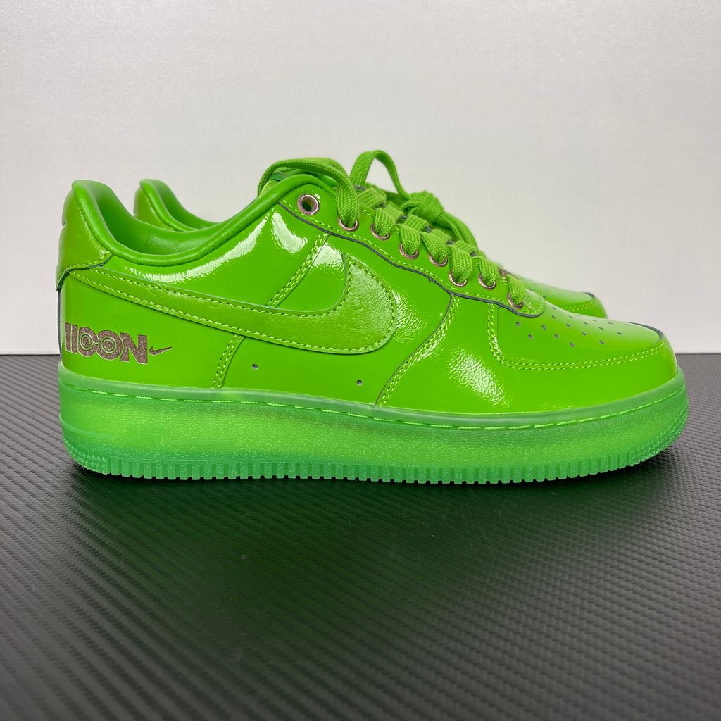 Shop Nike Air Force 1 '07 LX IV6822-399 Green Apple with glossy leather, textured Swoosh, Nike Air cushioning and classic AF1 styling.