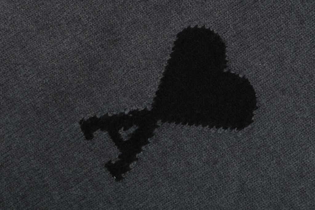 AMI Paris heart intarsia crew neck sweater 50 percent cashmere 40 percent cotton 10 percent nylon STOLL knit reverse linking unisex pullover sizes S-XL