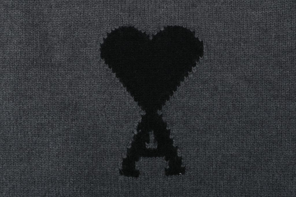 AMI Paris heart intarsia crew neck sweater 50 percent cashmere 40 percent cotton 10 percent nylon STOLL knit reverse linking unisex pullover sizes S-XL