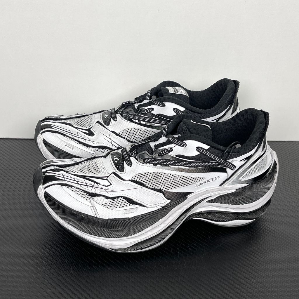Balenciaga Jet 872642WMRTN9010 White Black Sneakers