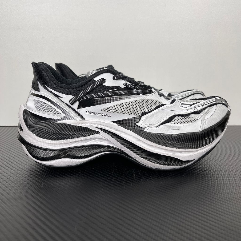 Balenciaga Jet 872642WMRTN9010 White Black Sneakers