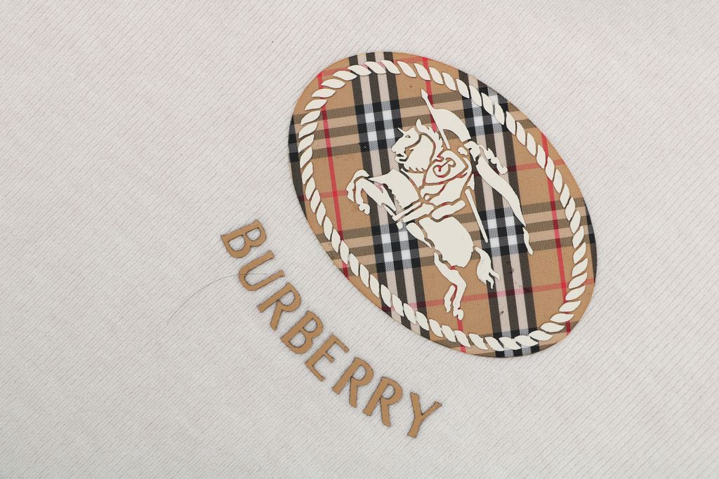 Burberry small logo check ring Equestrian Knight print crew neck sweatshirt white 400g double ply French terry digital direct print relaxed fit sizes M-XXL
