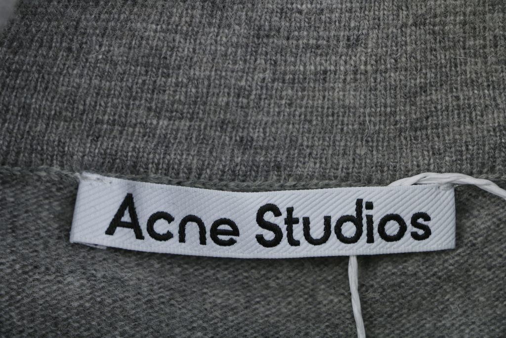 Acne Studios N8-1996 small logo embroidered polo sweater grey yak wool blend 14 gauge STOLL knit raglan sleeves Tajima embroidery horn buttons sizes S-XL