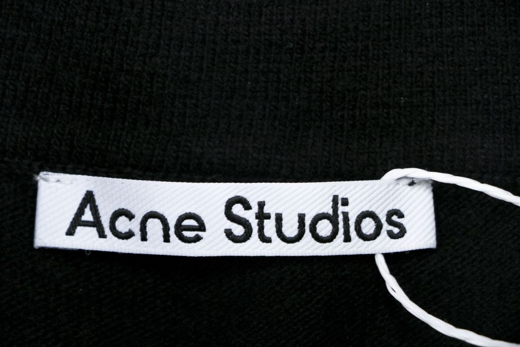 Acne Studios N8-1996 small logo embroidered polo sweater black yak wool blend 14 gauge STOLL knit raglan sleeves Tajima embroidery horn buttons sizes S-XL