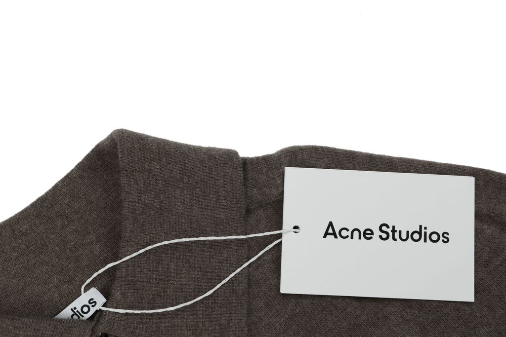 Acne Studios N8-1996 small logo embroidered polo sweater brown yak wool blend 14 gauge STOLL knit raglan sleeves Tajima embroidery horn buttons sizes S-XL