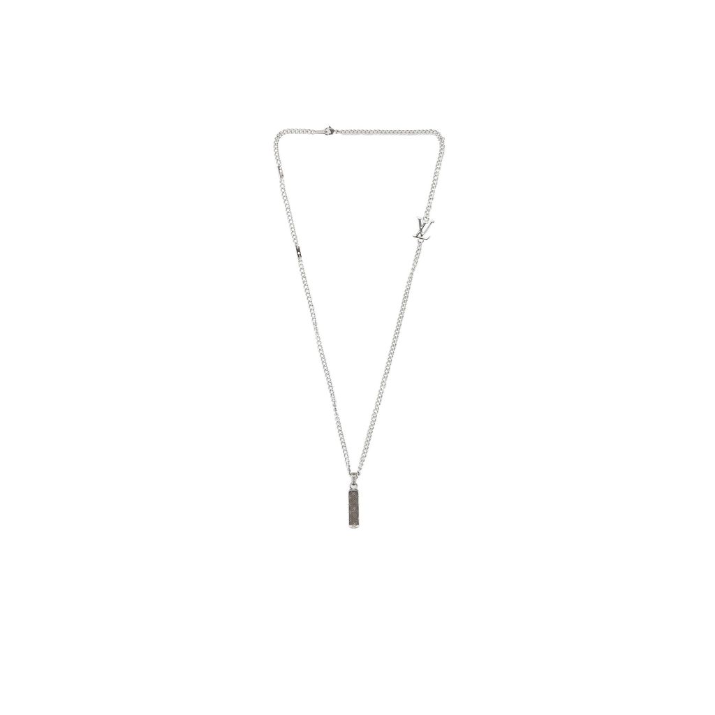 Louis Vuitton square plaque skateboard charm necklace lucky symbol pendant silver plated white copper vintage silver tone adjustable 50 55 60cm