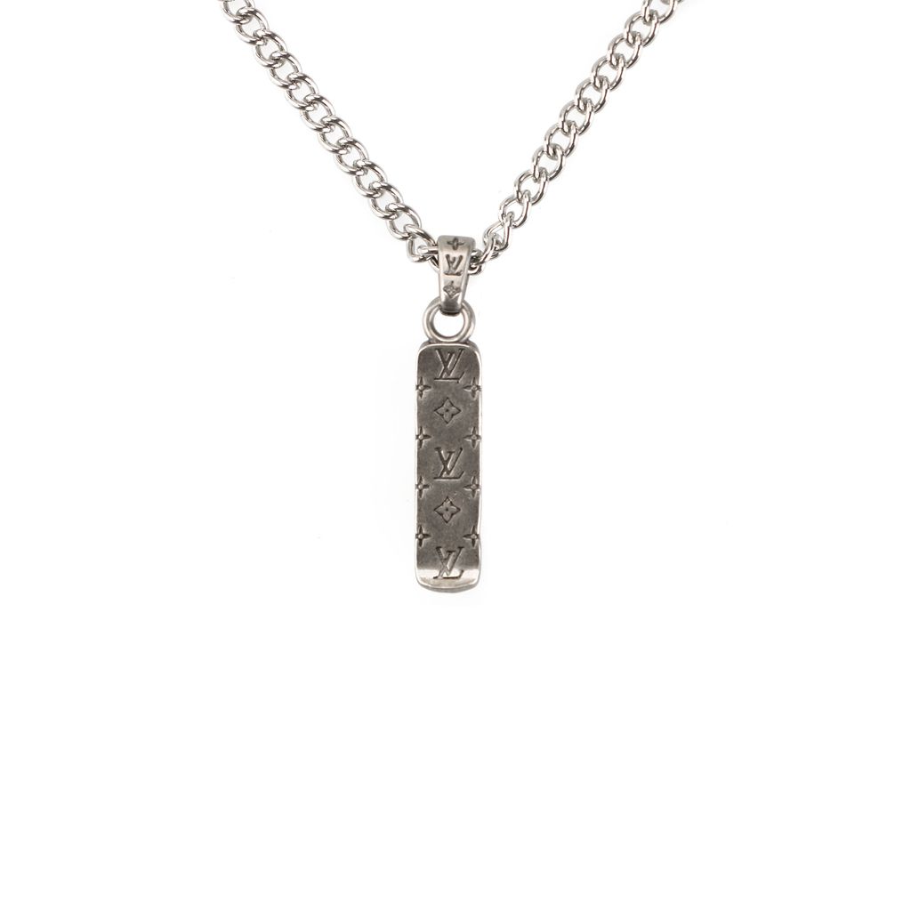 Louis Vuitton square plaque skateboard charm necklace lucky symbol pendant silver plated white copper vintage silver tone adjustable 50 55 60cm