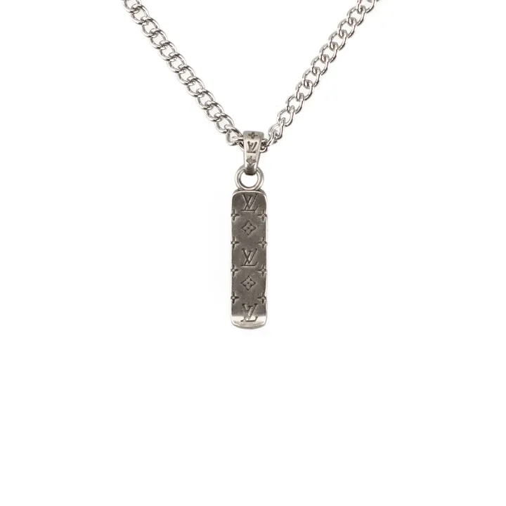 Louis Vuitton square plaque skateboard charm necklace lucky symbol pendant silver plated white copper vintage silver tone adjustable 50 55 60cm
