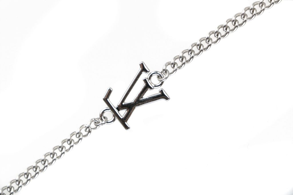 Louis Vuitton square plaque skateboard charm necklace lucky symbol pendant silver plated white copper vintage silver tone adjustable 50 55 60cm