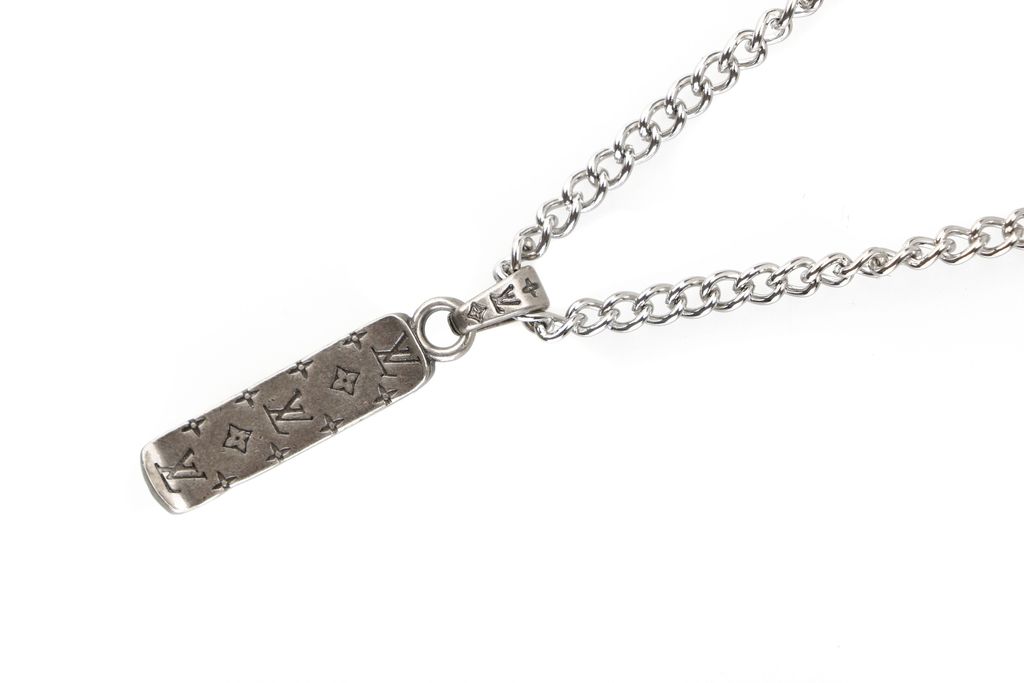 Louis Vuitton square plaque skateboard charm necklace lucky symbol pendant silver plated white copper vintage silver tone adjustable 50 55 60cm