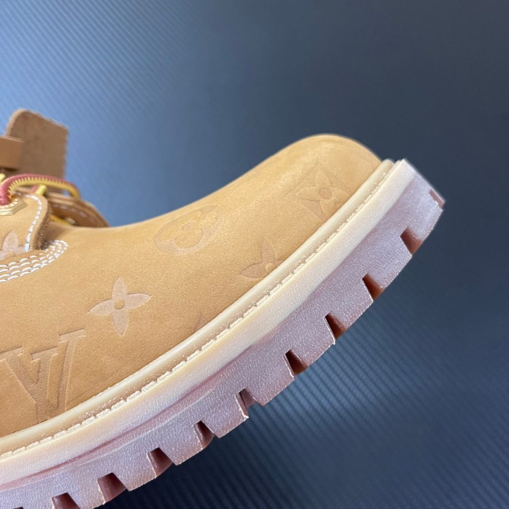 Louis Vuitton Timberland 1AD72X Wheat Monogram Boots