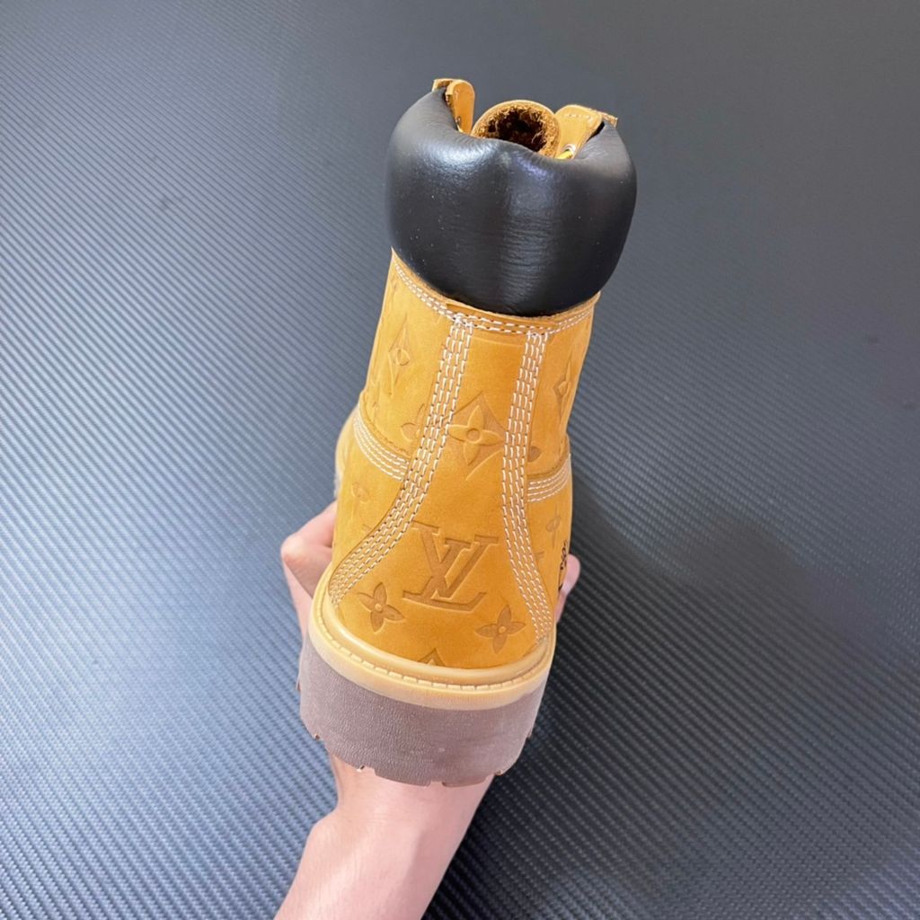 Louis Vuitton Timberland 1AD72X Wheat Monogram Boots