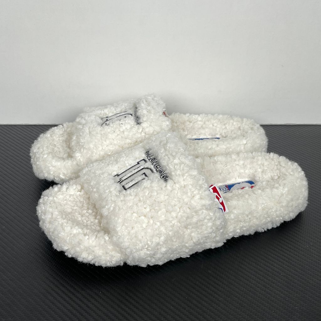 Balenciaga Furry Slide 654261 W2DO1 9906 White Sandals