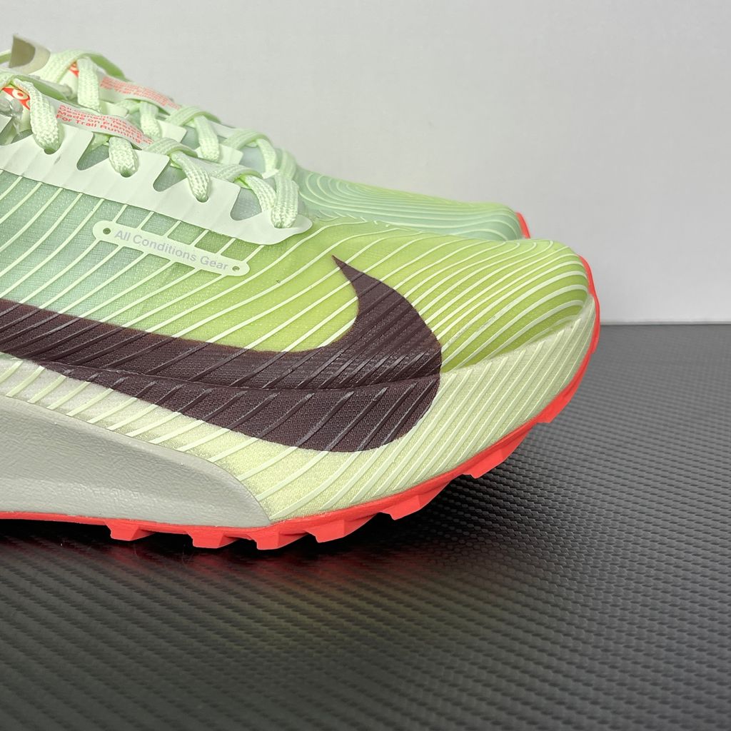 Nike ACG Ultrafly Trail HF5668-700 Volt Tint Trail Shoes