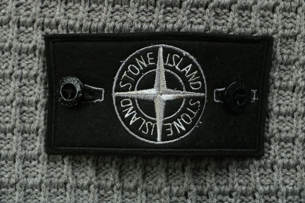 Stone Island grey waffle knit full zip sweater jacket honeycomb texture arm badge semi high collar raglan sleeves side pockets relaxed fit sizes S-XL