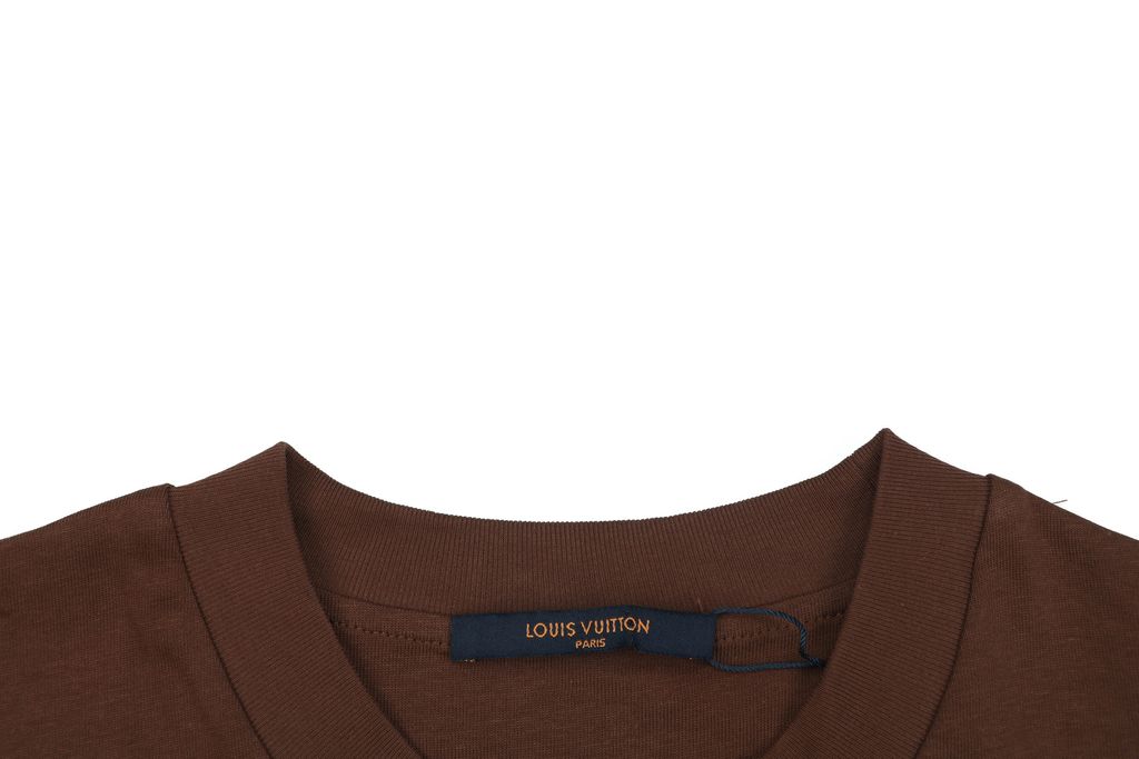 Louis Vuitton Monogram letter appliqué short sleeve T-shirt 32-count double-yarn combed cotton felt-backed laser-cut lettering contrast topstitch embroidery sizes S-XL