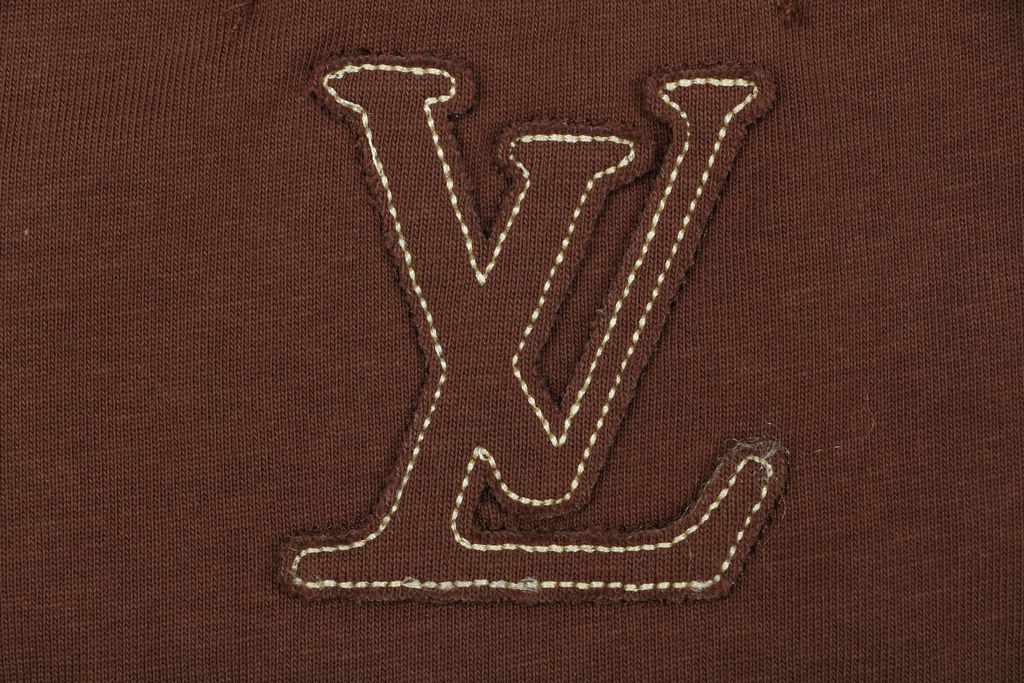 Louis Vuitton Monogram letter appliqué short sleeve T-shirt 32-count double-yarn combed cotton felt-backed laser-cut lettering contrast topstitch embroidery sizes S-XL