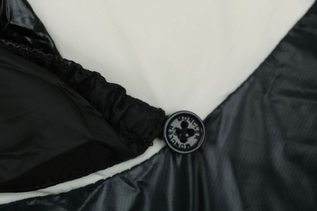 Moncler Anglin white women’s stand collar down ski jacket MX-046 90 white duck down ripstop nylon thumbhole cuffs zip pockets adjustable hem sizes 0 1 2 3