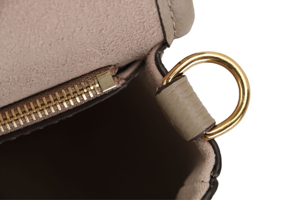 Louis Vuitton Diane cream Monogram Empreinte embossed leather baguette messenger bag removable jacquard shoulder strap leather strap crossbody bag 25x15x9cm