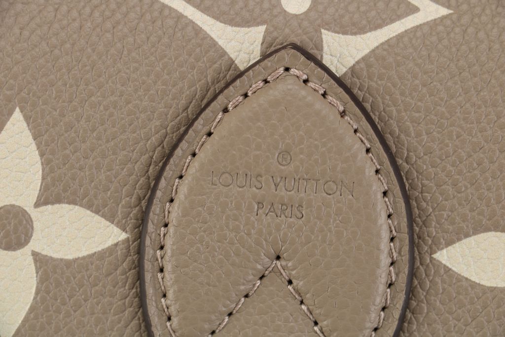 Louis Vuitton Diane cream Monogram Empreinte embossed leather baguette messenger bag removable jacquard shoulder strap leather strap crossbody bag 25x15x9cm
