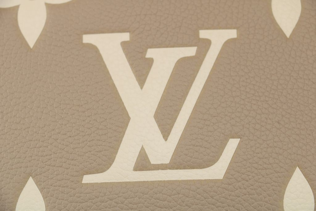 Louis Vuitton Bagatelle Monogram Empreinte shoulder bag soft grained embossed leather large Monogram pattern removable handle adjustable shoulder strap 24x18x7cm