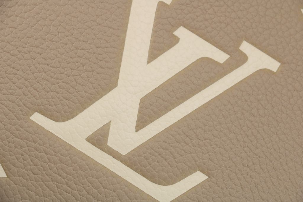 Louis Vuitton Bagatelle Monogram Empreinte shoulder bag soft grained embossed leather large Monogram pattern removable handle adjustable shoulder strap 24x18x7cm