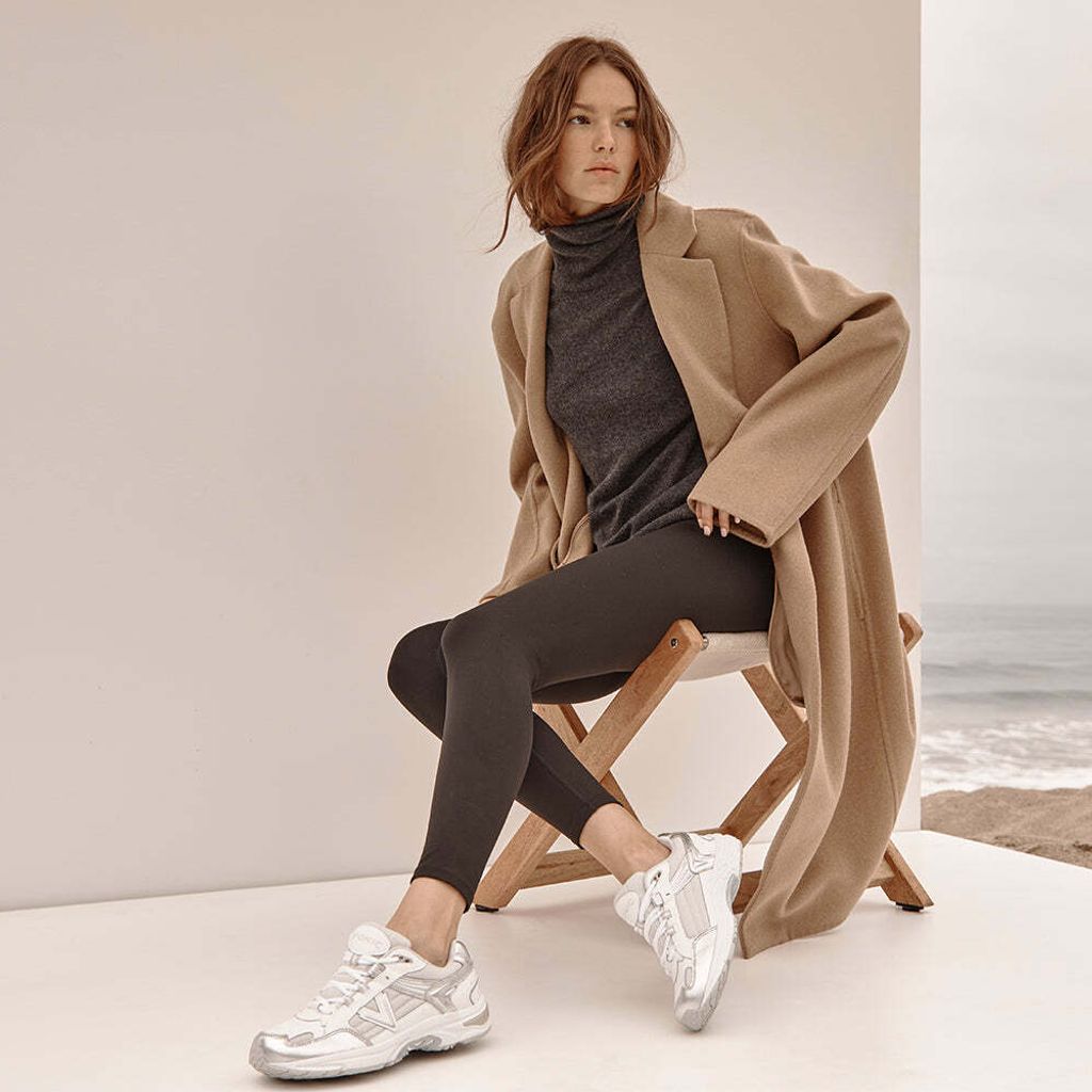 Fall-24-23Walk2.0-White-Silver-Lifestyle_18c6227b