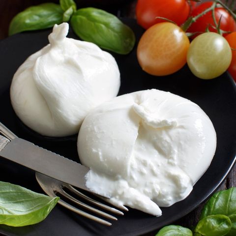 Burrata-Chz-shutterstock_671442118