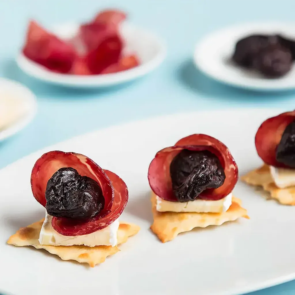 Quadrata_-_Sfoglie_Gourmet_con_Culatello_Brie_e_Prugne