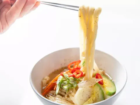 __opt__aboutcom__coeus__resources__content_migration__serious_eats__seriouseats.com__2020__01__20200122-kal-guksu-anchovy-noodle-soup-vicky-wasik-5-1c28bf4c794c49f9bc7e0ba2cad61346