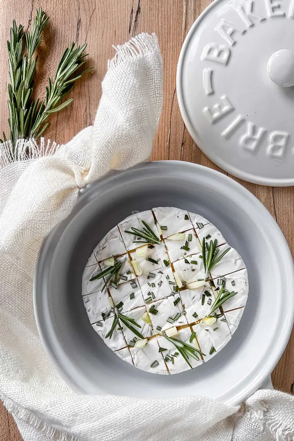 garlic-baked-brie-recipe-a-cultivated-living-6_900x