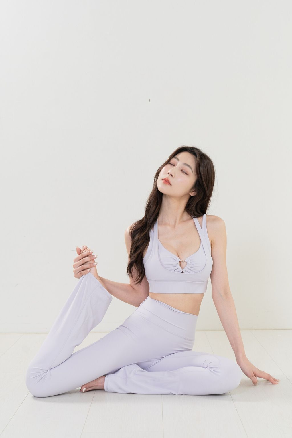 BBAM高腰心型環裸感瑜珈喇叭褲-紫色-瑜珈姿態