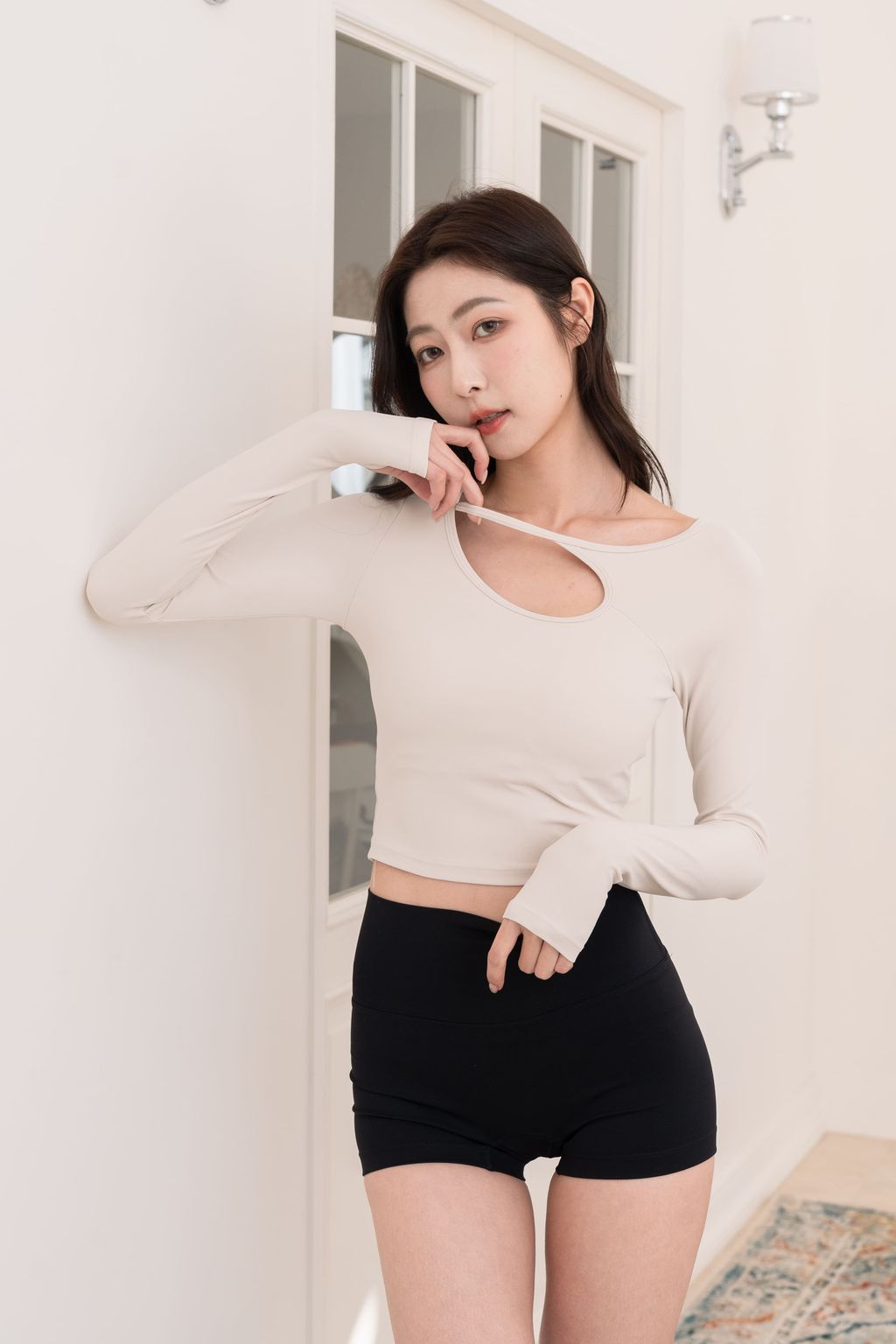 微辣推薦_水滴鏤空親膚長袖上衣_白