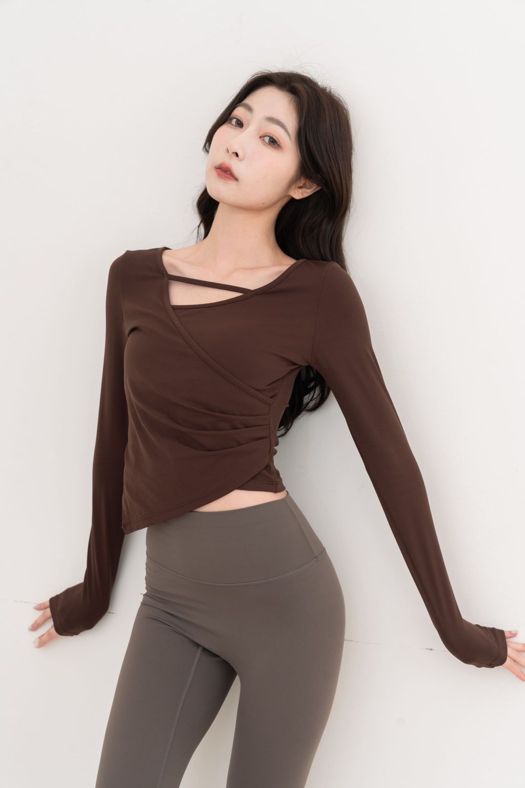 交錯曲線設計感長袖上衣_咖_3