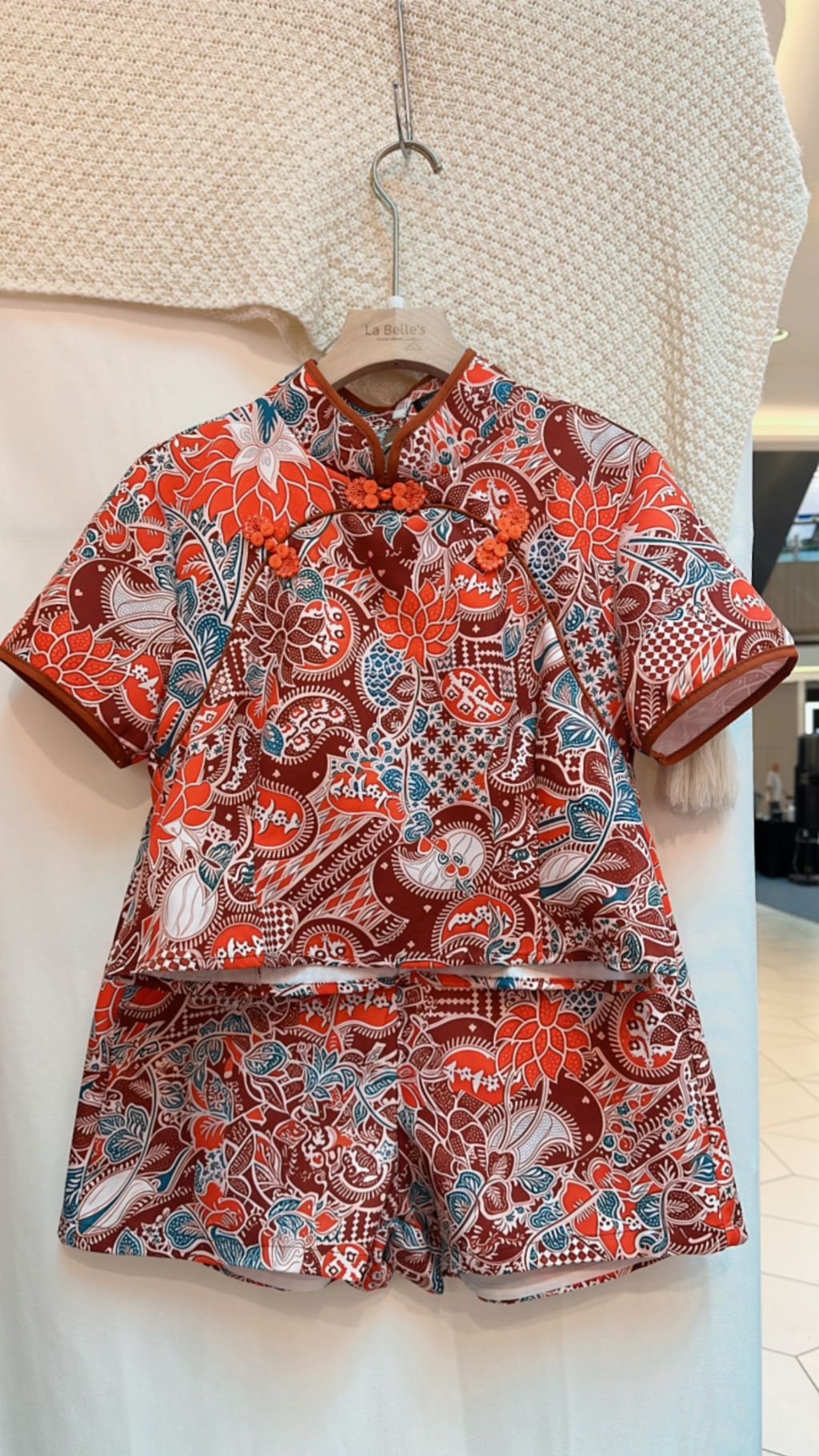 A0DE64DB-0D85-4DCA-9AA8-15FAC54F1E9C