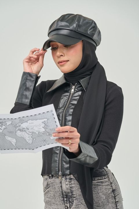 1. Tiffany Hijab Hat Black