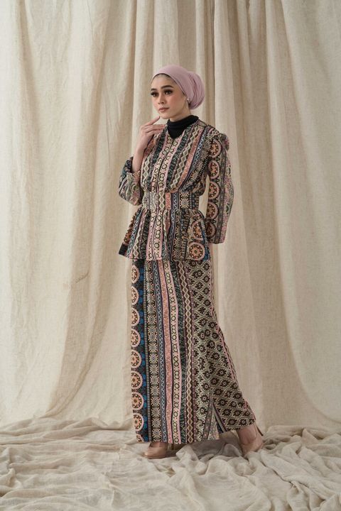 1.2. Barbara Pink Lace