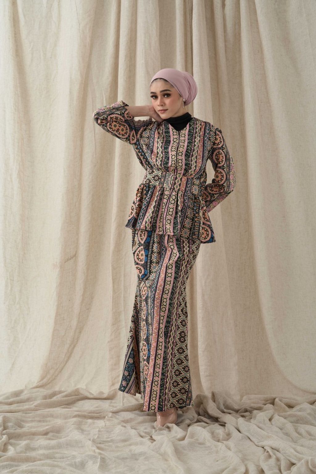 1.4. Barbara Pink Lace