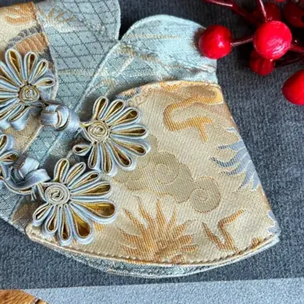 Golden Dragon Robe Scarf (Silver and Blue)