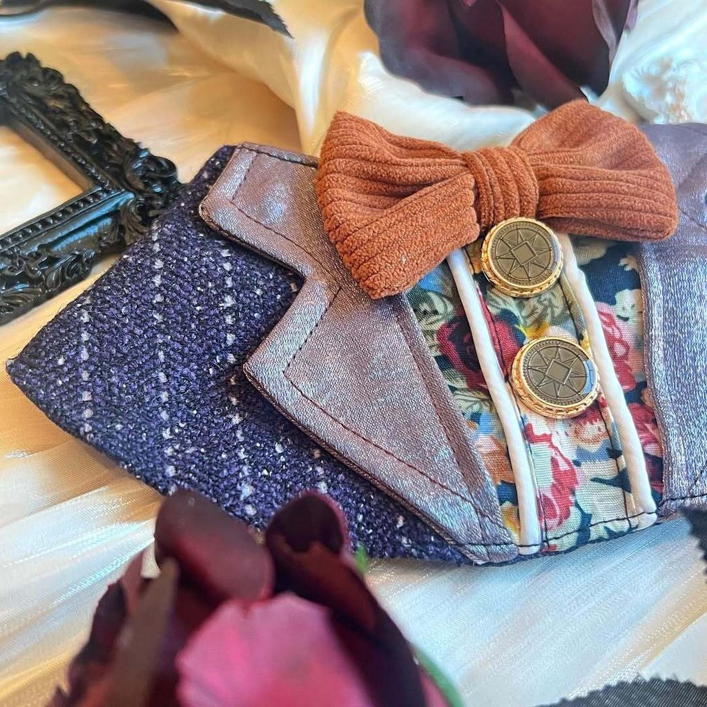 踏入秋季🍂就快到充滿節日氣氛既季節出返件好岩去Party🥳-婚宴👰🏻_♀️🤵🏼_♂️-去蒲🍻既西裝🟤復古花暗紫西裝（銀紫領）✔️意大利進口布料（所以售完即止）✔️中間配搭復古花