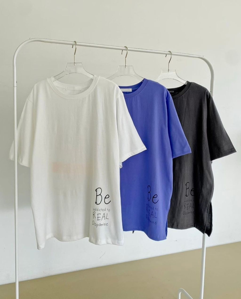 側開岔塗鴉多色字Tee3