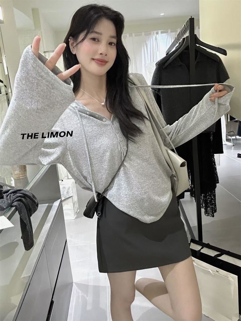 AR015 慵懶連帽Tee Grey looking at you
