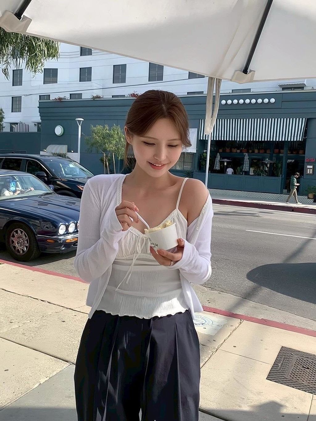 Main with ice cream