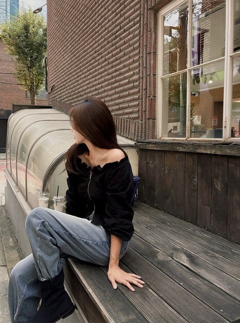 荷葉邊一字領拉鍊上衣1