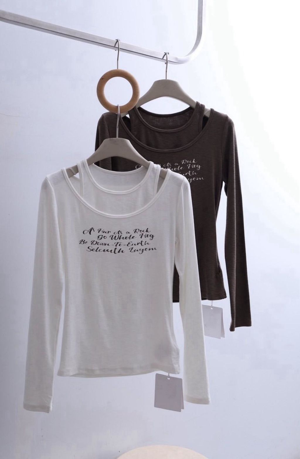 百搭假兩件字母上衣3