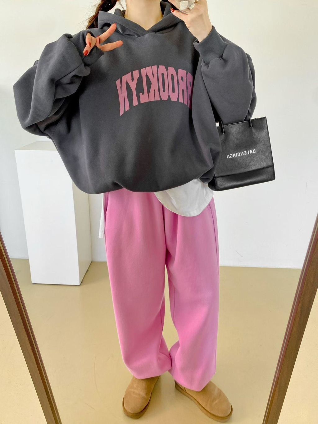 連帽下襬拉縮英字Tee1