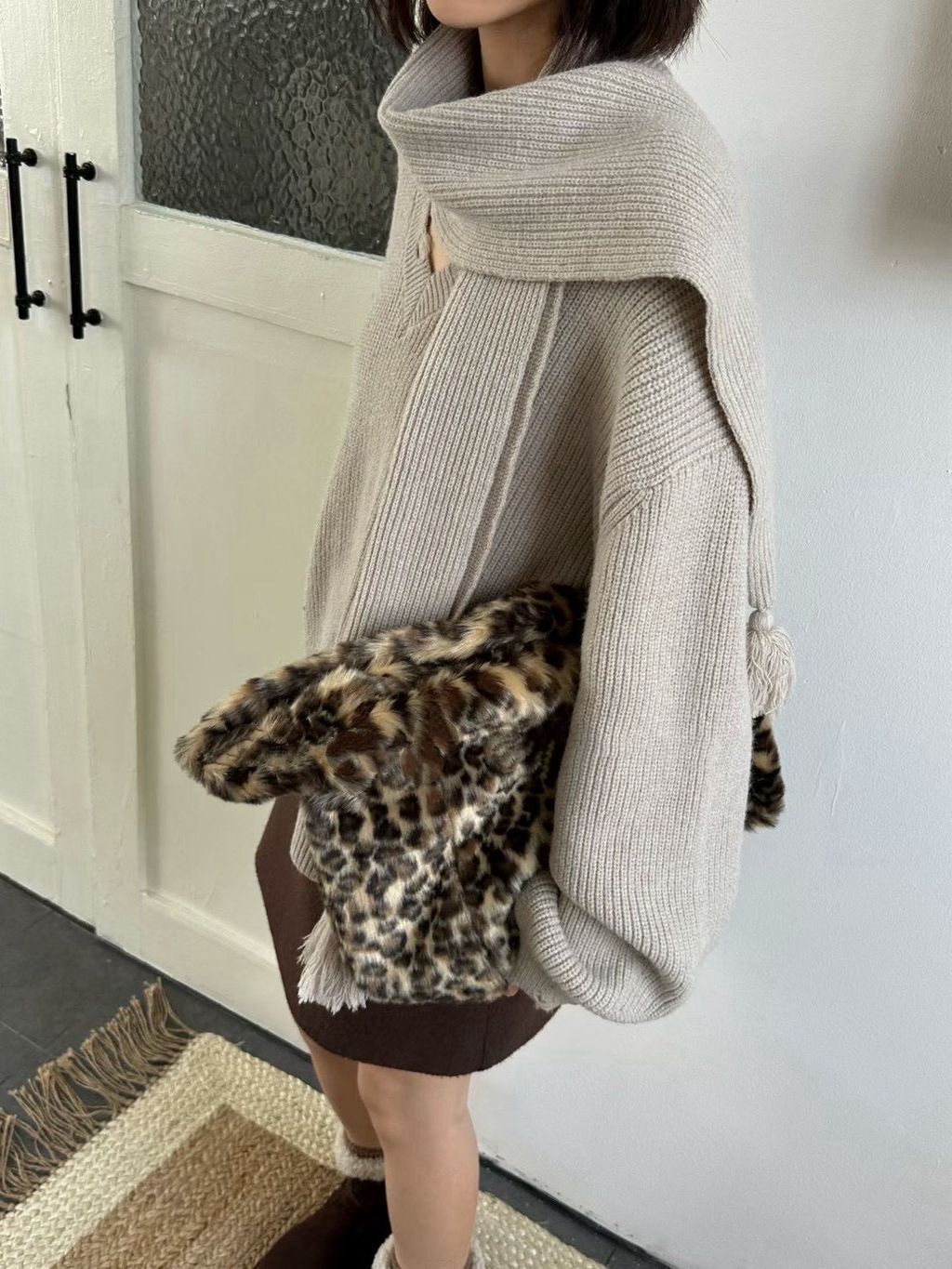 V領磅數圍巾針織上衣3