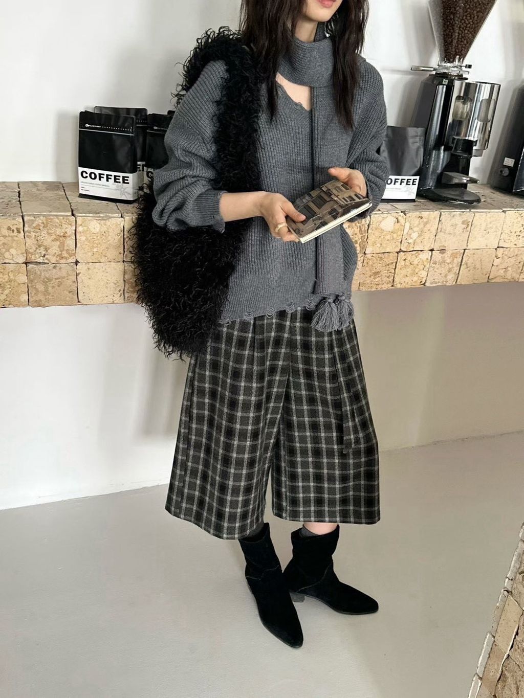 V領磅數圍巾針織上衣7