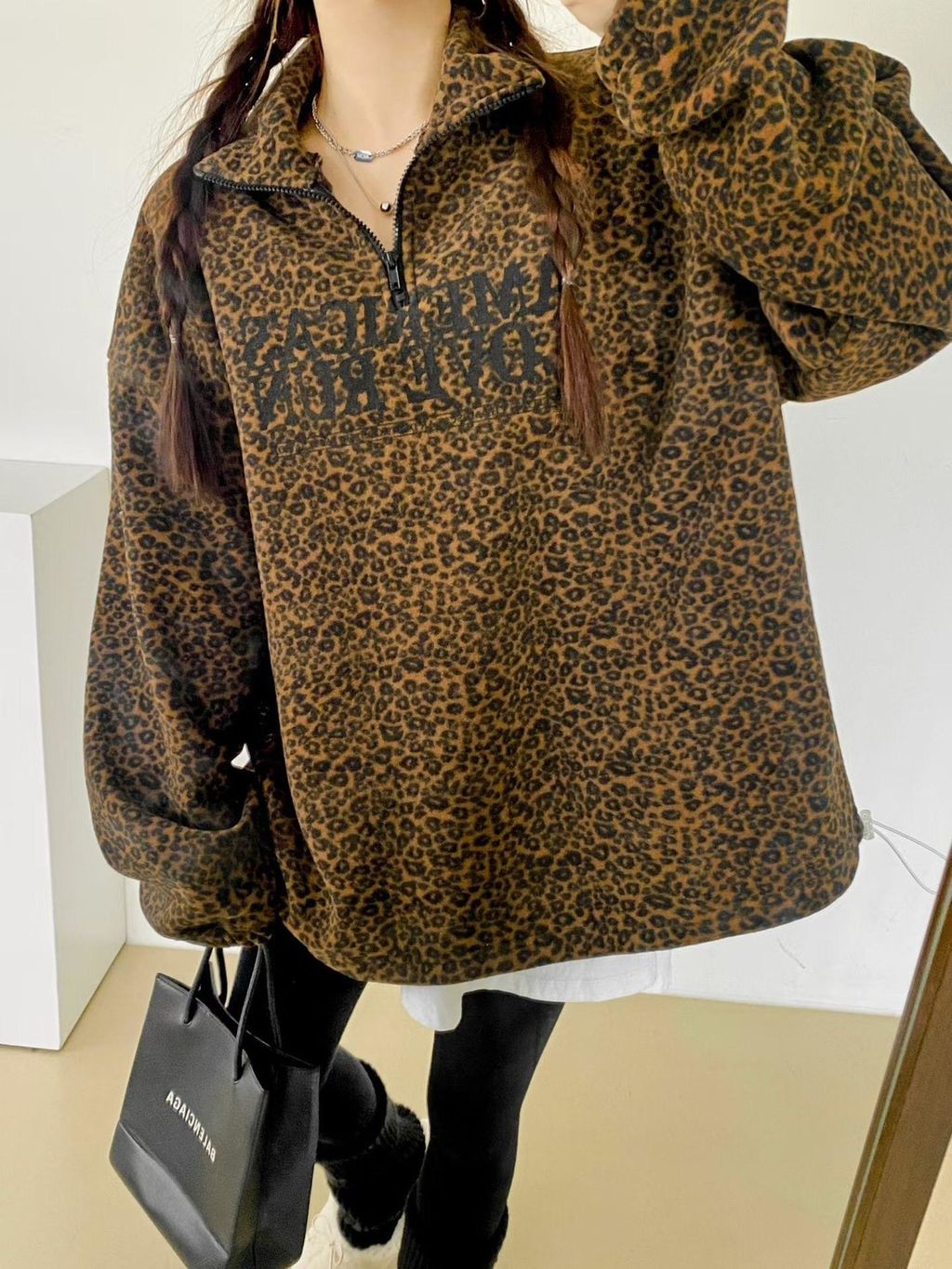帥氣英字豹紋上衣2